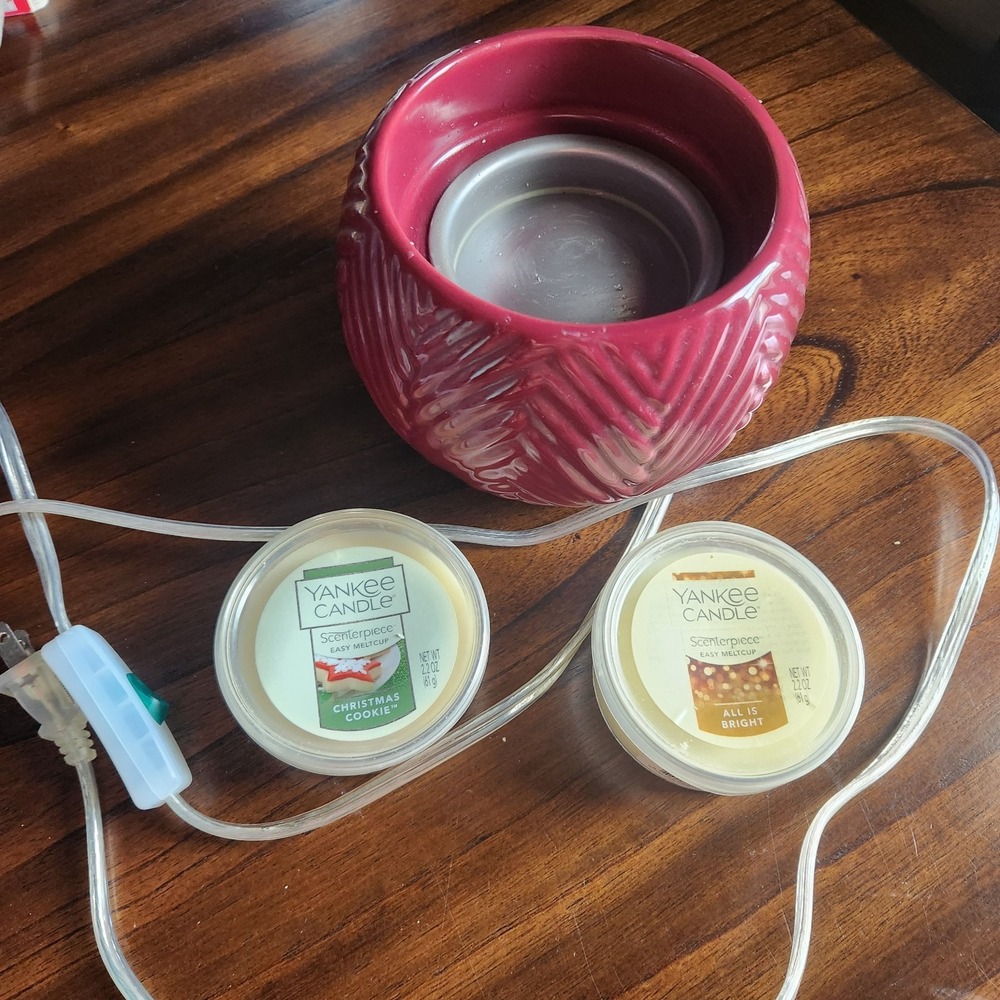 Yankee Candle Scenterpiece electric wax warmer & 2 Scenterpiece MeltCup refills